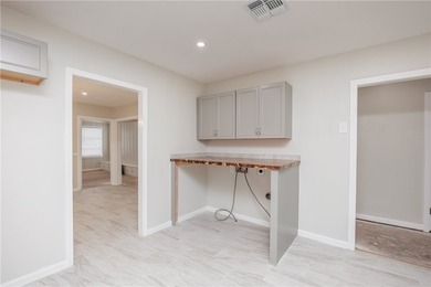 Enjoy this fantastic neighborhood, just blocks from Ocean Drive - photo 19