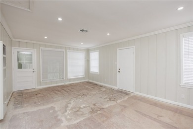 Enjoy this fantastic neighborhood, just blocks from Ocean Drive - photo 25