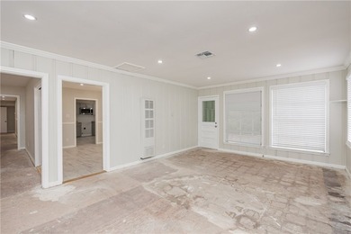 Enjoy this fantastic neighborhood, just blocks from Ocean Drive - photo 26