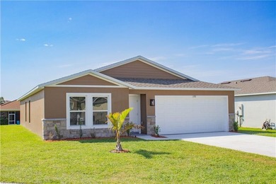 Welcome to this 4-bedroom, 2-bathroom home, perfect for families - photo 3