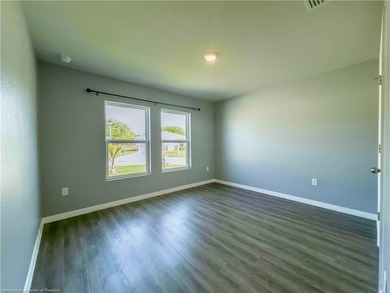 Welcome to this 4-bedroom, 2-bathroom home, perfect for families - photo 5