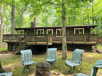 Escape to the hills in this adorable 2 bedroom/1 bath cabin in - photo 1
