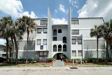 Freshly updated 2-bedroom, 1-bath condominium in Presidential - photo 1