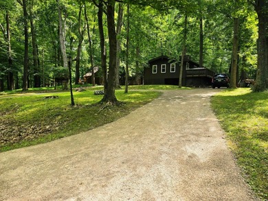 Escape to the hills in this adorable 2 bedroom/1 bath cabin in - photo 2