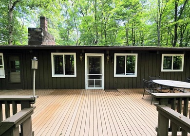 Escape to the hills in this adorable 2 bedroom/1 bath cabin in - photo 3