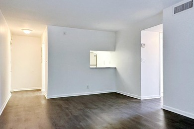 Freshly updated 2-bedroom, 1-bath condominium in Presidential - photo 4