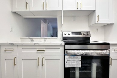 Freshly updated 2-bedroom, 1-bath condominium in Presidential - photo 7
