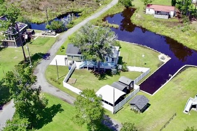 This waterfront bungalow is the perfect getaway located on a - photo 3