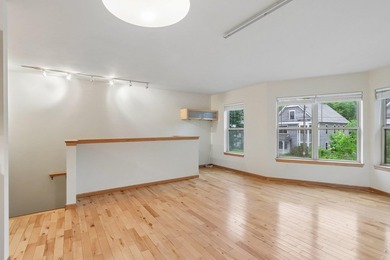 Welcome to this bright and airy 2-bedroom, 2-bath - photo 7