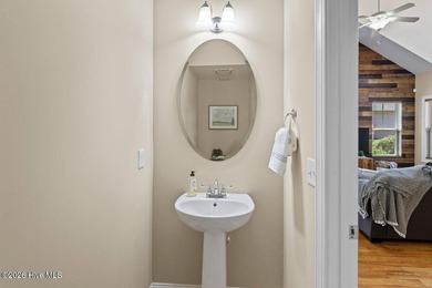 A pristine three-bedroom townhouse in the Cypress Creek - photo 11