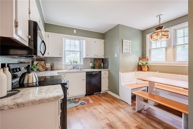 Welcoming & Classic, traditional center entrance colonial in the - photo 14