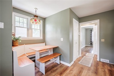 Welcoming & Classic, traditional center entrance colonial in the - photo 17