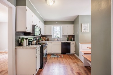 Welcoming & Classic, traditional center entrance colonial in the - photo 18