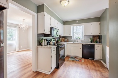 Welcoming & Classic, traditional center entrance colonial in the - photo 19