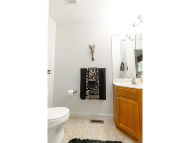 Welcome to this exceptionally well-kept home in the sought-after - photo 22