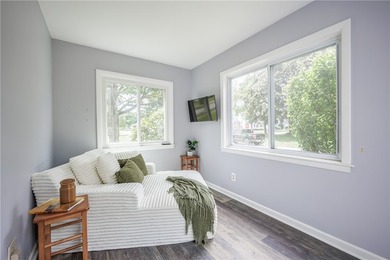 Welcoming & Classic, traditional center entrance colonial in the - photo 23
