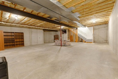 Welcome to this exceptionally well-kept home in the sought-after - photo 24