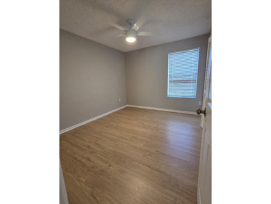 Beautiful 4-bedroom, 2.5-bath two-story lakefront home with a - photo 25