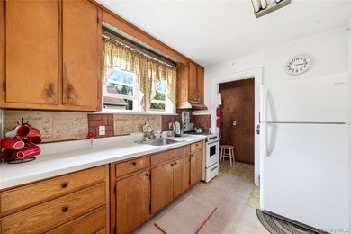 Unique Home in Lindy Village with Partial Dormer. Make This Your - photo 7