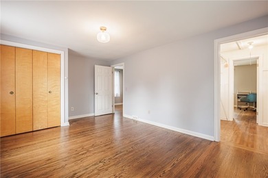 Welcoming & Classic, traditional center entrance colonial in the - photo 29
