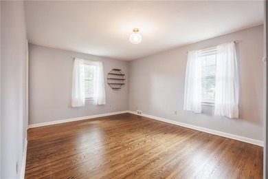 Welcoming & Classic, traditional center entrance colonial in the - photo 30