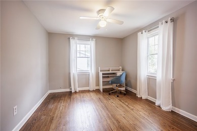 Welcoming & Classic, traditional center entrance colonial in the - photo 33