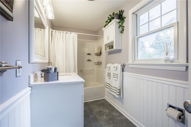 Welcoming & Classic, traditional center entrance colonial in the - photo 34