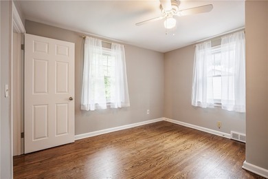 Welcoming & Classic, traditional center entrance colonial in the - photo 36