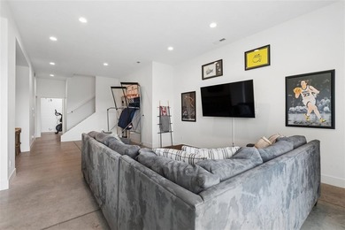 Luxury, efficiency & craftsmanship come together in this - photo 37