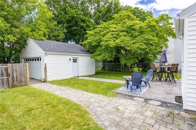 Welcoming & Classic, traditional center entrance colonial in the - photo 42