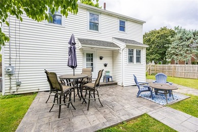 Welcoming & Classic, traditional center entrance colonial in the - photo 43