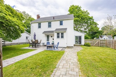 Welcoming & Classic, traditional center entrance colonial in the - photo 44