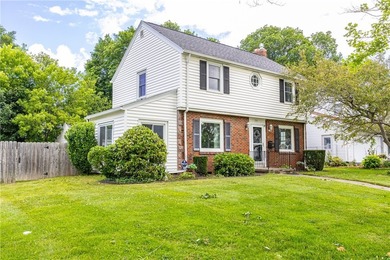 Welcoming & Classic, traditional center entrance colonial in the - photo 50