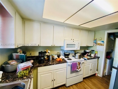 Great investor opportunity in Palm Beach County! This spacious - photo 3