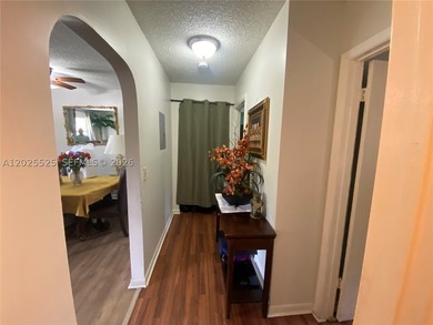 Great investor opportunity in Palm Beach County! This spacious - photo 4