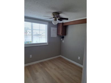 2020 Chariot Eagle located in 55+ community on canal. Direct - photo 4