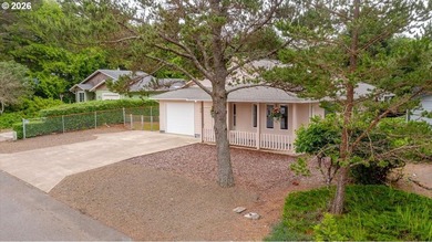 Welcome to 50 Pacific in beautiful Depoe Bay, Oregon! This - photo 4