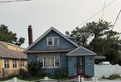 New On The Market. Priced To Sell. Needs TLC - As Is. 6 Bedrooms - photo 1