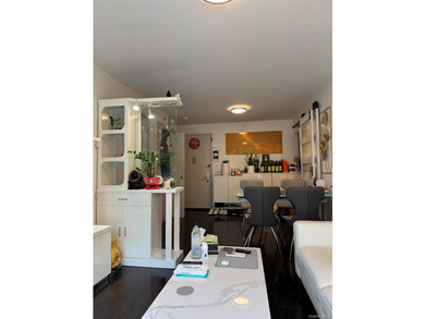 Bright and spacious 1-bedroom, 1-bath condo offering - photo 3