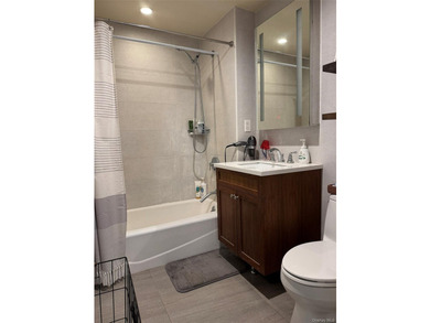 Bright and spacious 1-bedroom, 1-bath condo offering - photo 4