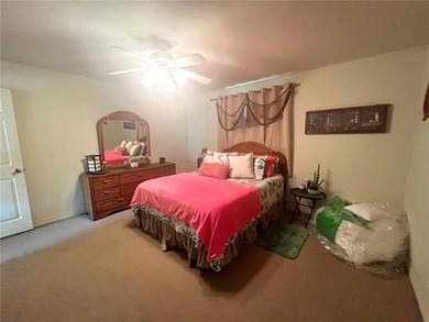 CORNER UNIT! This 1 bedroom, 1 bathroom ground floor unit is a - photo 11