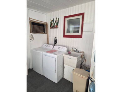 Move in ready home in a quiet community next to water and great - photo 18