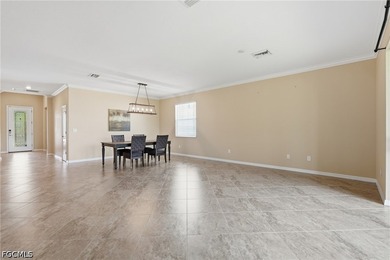 LOCATION, LOCATION, LOCATION! This beautifully maintained - photo 3