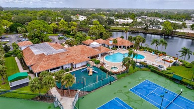 Discover this inviting 2-bedroom, 2-bath villa with 1-car garage - photo 42