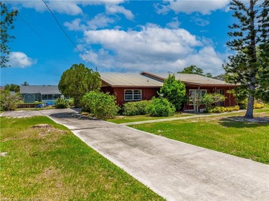 PRICED TO SELL!!! NICE, 2 BEDROOM, 2 BATH HOME IS LOCATED ON A - photo 3