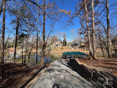 Oversized estate lot on the shores of Lake Norman! This large 1 - photo 5