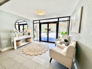 Freshly painted top-floor 2BR/2BA penthouse in a 4-story - photo 8