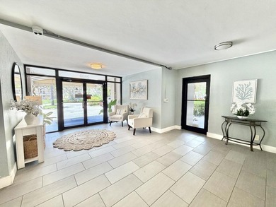 Freshly painted top-floor 2BR/2BA penthouse in a 4-story - photo 9