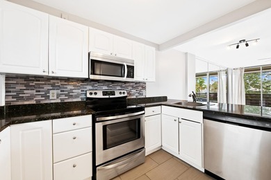 Remodeled & Spacious light and bright 2 bedroom, 2 bathroom - photo 1
