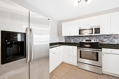 Remodeled & Spacious light and bright 2 bedroom, 2 bathroom - photo 2
